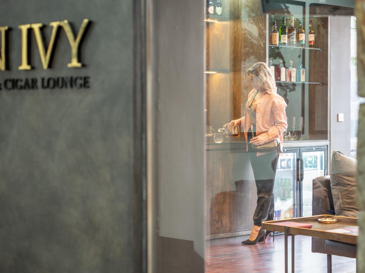 Seven Villa Hotel&Spa Johannesburg Esterno foto The Ivy Cigar Lounge