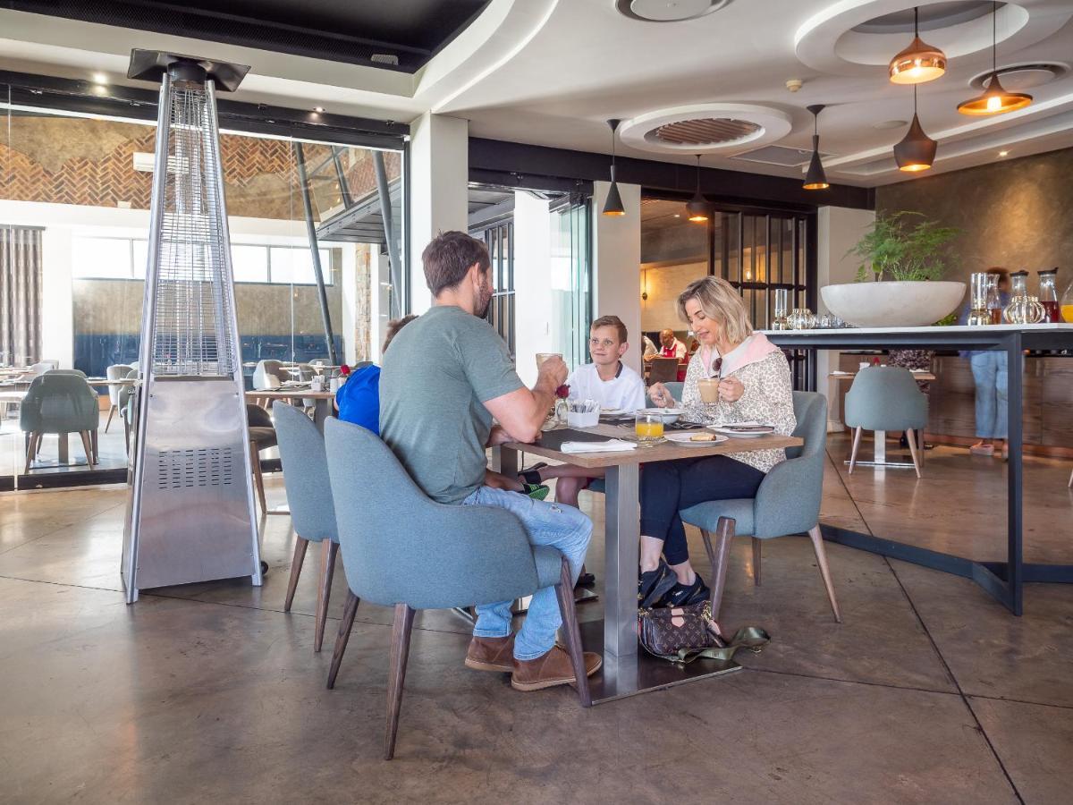 Seven Villa Hotel&Spa Johannesburg Esterno foto The restaurant at the Cape Town International Convention Centre