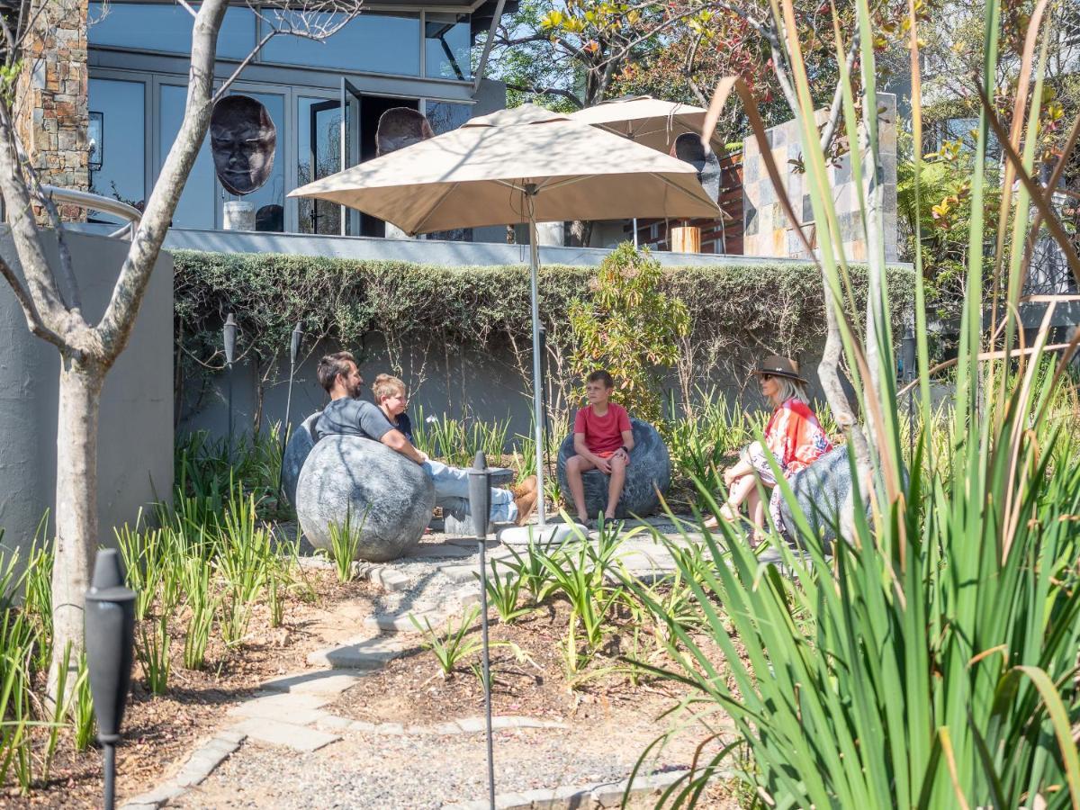 Seven Villa Hotel&Spa Johannesburg Esterno foto The garden at the Center for Urban Education