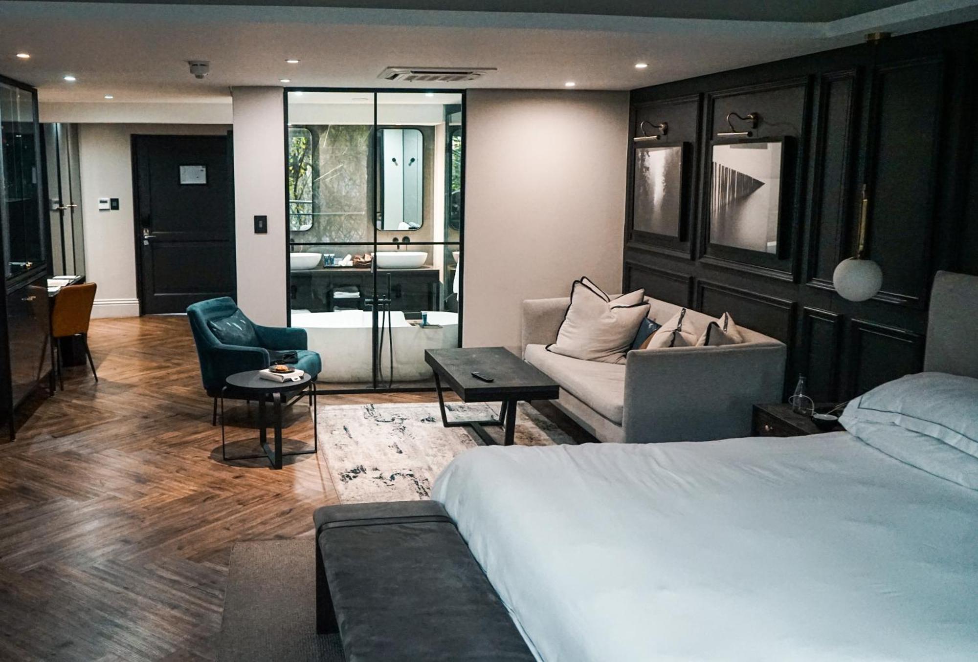 Seven Villa Hotel&Spa Johannesburg Esterno foto A suite at the hotel