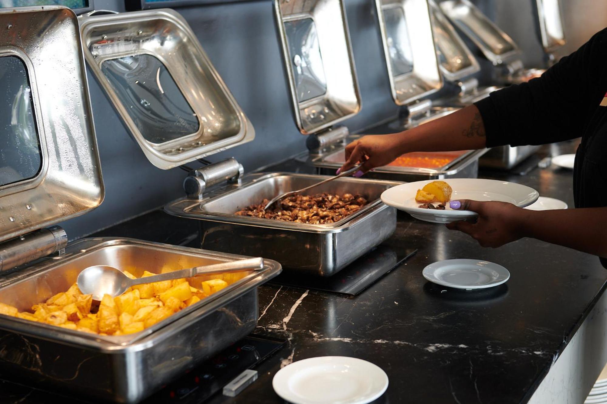 Seven Villa Hotel&Spa Johannesburg Esterno foto A chafing dish