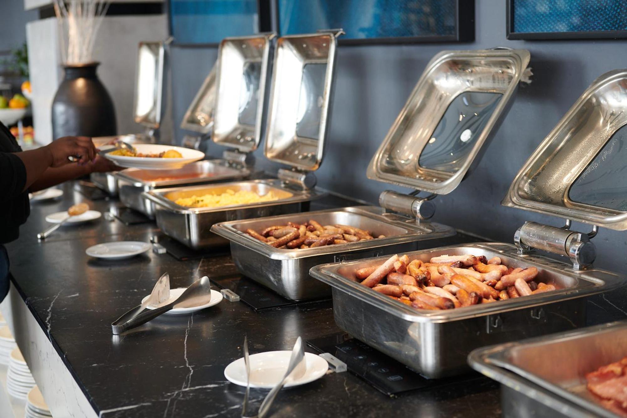 Seven Villa Hotel&Spa Johannesburg Esterno foto A buffet