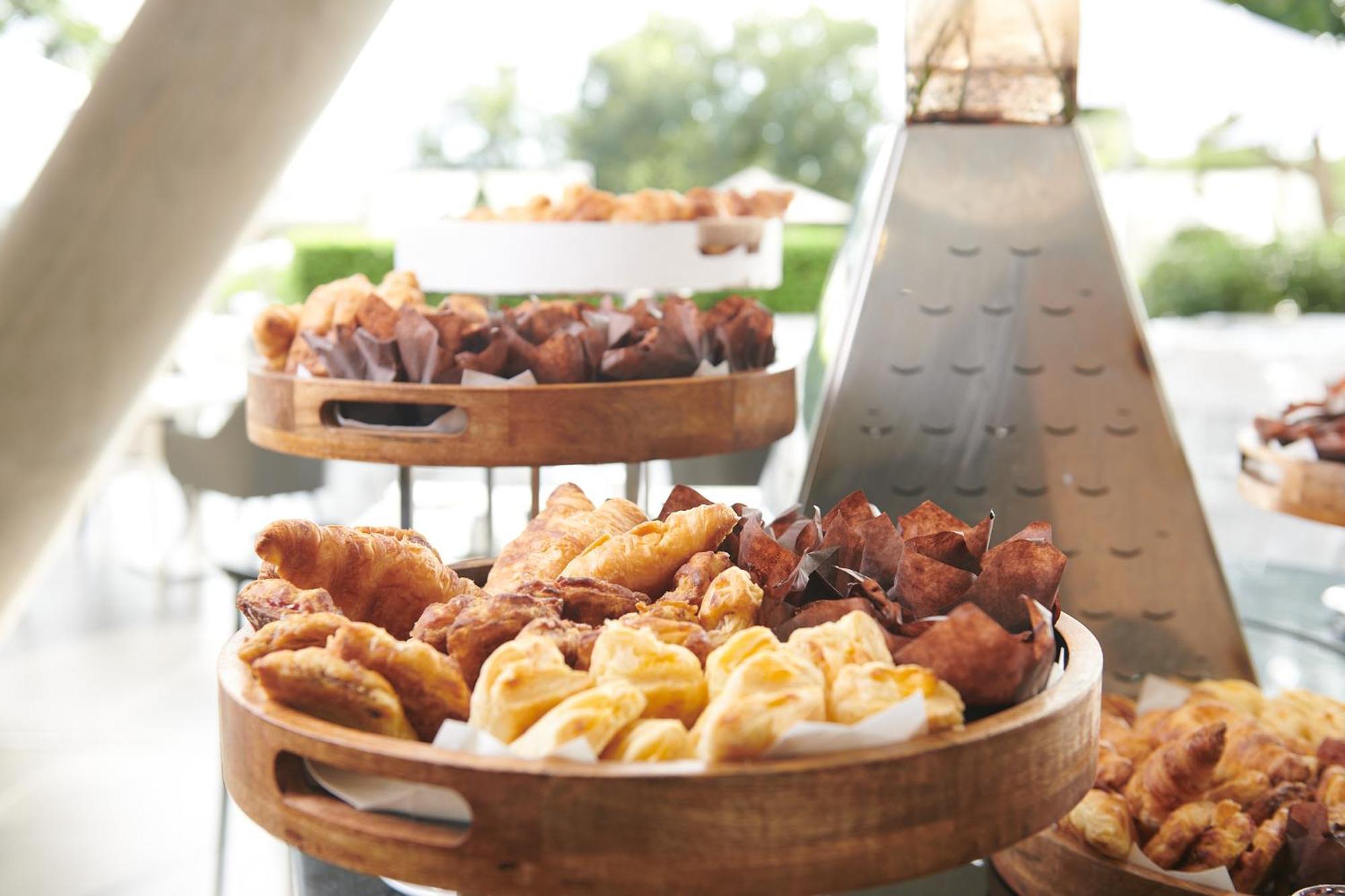 Seven Villa Hotel&Spa Johannesburg Esterno foto A selection of pastries