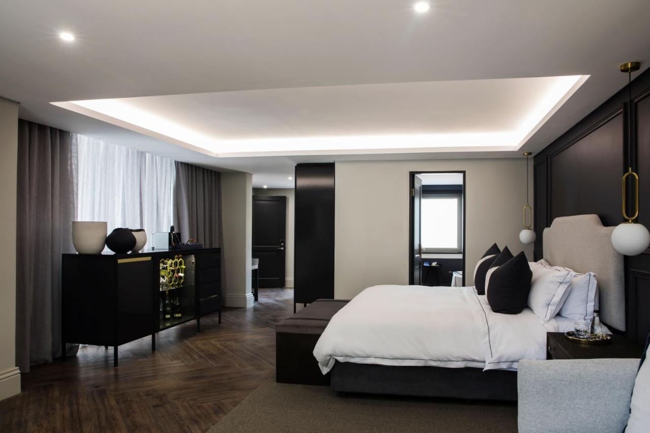 Seven Villa Hotel&Spa Johannesburg Esterno foto A bedroom at The Dorchester