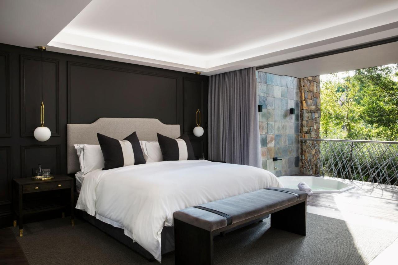 Seven Villa Hotel&Spa Johannesburg Esterno foto The bedroom of the 2018 Master Bedroom of the Year winner